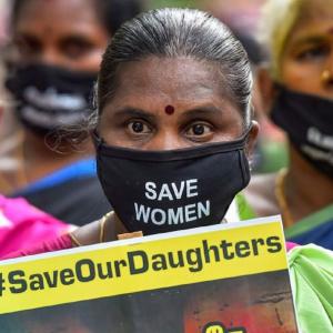 Hundreds mourn rape, murder of child in Kerala