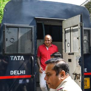 Sisodia returns to jail without meeting ailing wife