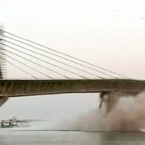 Video: Under construction bridge collapses in Bihar
