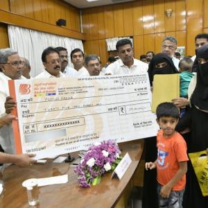 K'taka pays Rs 25L to kin of communal violence victims