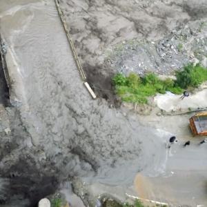 6 dead in Himachal rains, tourists stranded on NH-21