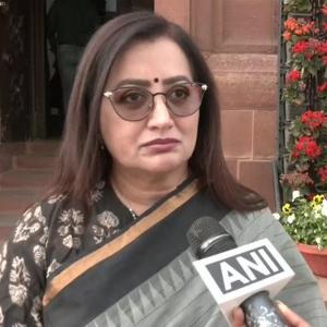 MP Sumalatha extends 'full support' to Modi govt