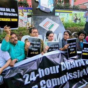 High drama as TMC leaders holding <i>dharna</i> outside EC office held