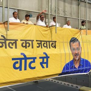 SC to hear on Monday Kejriwal's plea against HC order