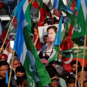 Independents backed by Imran Khan lead in final tally