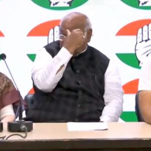 Modi 'financially crippling' Congress, alleges Sonia