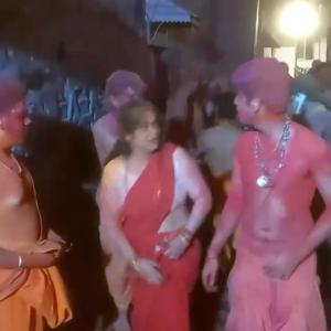 14 priests injured in 'gulal-triggered' fire in Mahakal temple