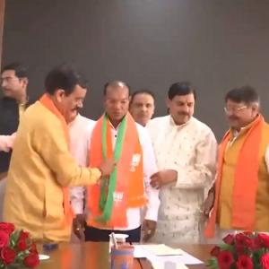 Cong MLA from Kamal Nath's home turf joins BJP