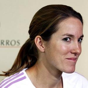 Henin poised to announce comeback