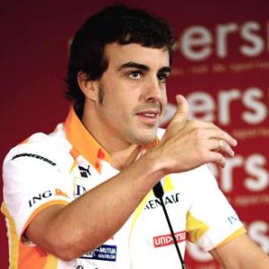 Alonso defends 2008 Singapore win