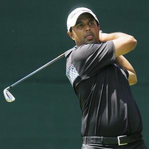 Atwal shares lead with Snedeker in Greensboro
