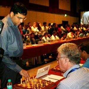 Anand beats 39 chess wizards amid nationality row