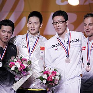 Chen Jin leads Chinese sweep of world titles