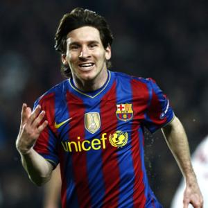 Messi destroys Zaragoza with stunning hat-trick