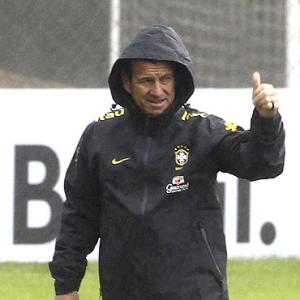 Brazil veterans defend Dunga's training methods