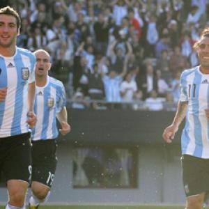 Argentina crush world champions Spain 4-1
