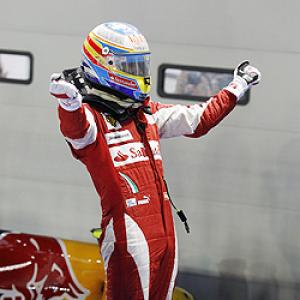 Alonso holds off Vettel for Singapore win