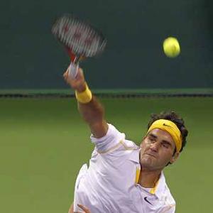 Federer produces trademark 'tweener' in Doha win
