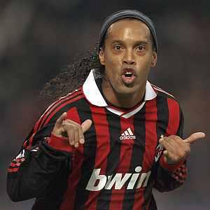 Ronaldinho signs for Brazil's Flamengo, says club