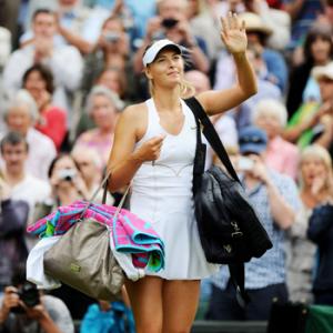 Sharapova reaches final despite string of errors