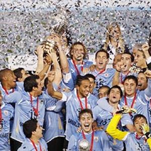 Forlan scores two as Uruguay win Copa America