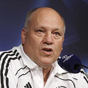 Fulham name Dutchman Jol as new manager