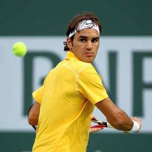 Federer, Djokovic and Roddick reach third round