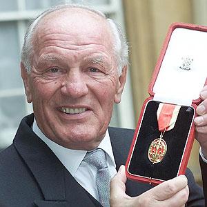 Former heavyweight champ Henry Cooper dies at 76