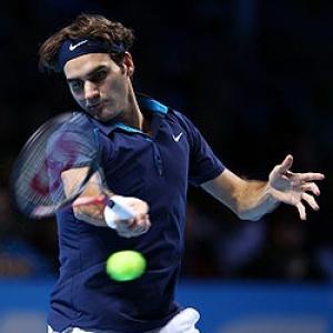 Federer warms up for semis with win over Fish