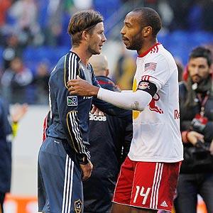 Beckham 'assists' Galaxy to get playoff edge