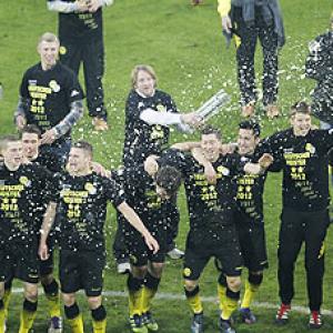 Beer-soaked Dortmund retain Bundesliga title