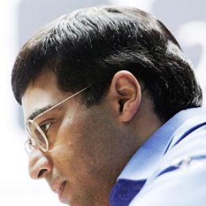 Vishy Anand held by Kramnik as title hopes fade