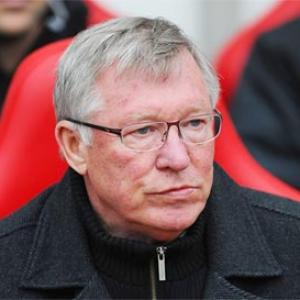 Ferguson says EPL title race between Manchester rivals
