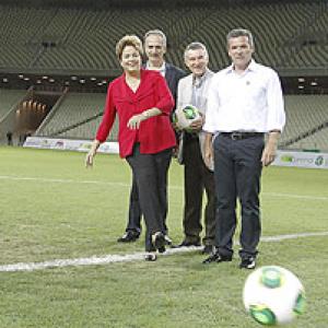 Brazil unveils first stadium for 2014 World Cup