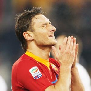Serie A: Juve go four points clear, Totti breaks record