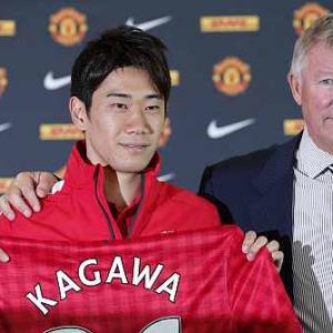 Kagawa happy to handle Man United pressure