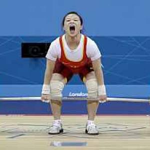 China's Wang eases to victory in 48kg lift