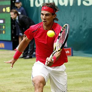 Nadal, Federer win opening matches at Halle Open