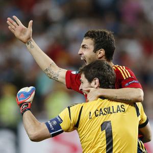 Fabregas leaves Portugal in pain to send Spain through
