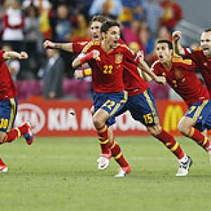Spain beat Portugal on penalties, reach final