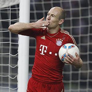 Robben extends Bayern stay to two years