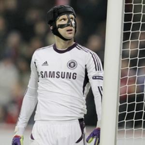 Cech extends Chelsea contract until 2016
