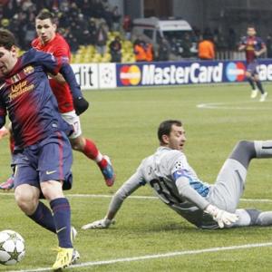 Champions League PIX: Messi fires Barca into last 16