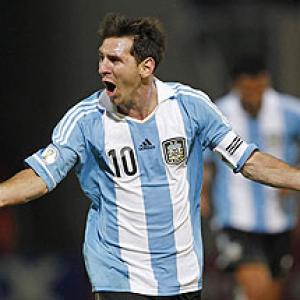Magical Messi leads Argentina to top of World Cup table