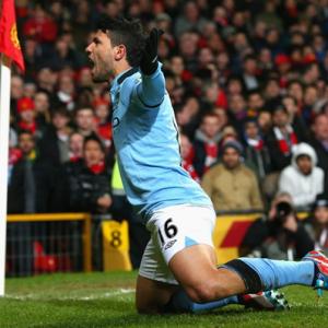 EPL PHOTOS: Special Aguero goal helps City sink United