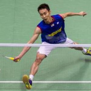 Lee first to use badminton's video line-call review