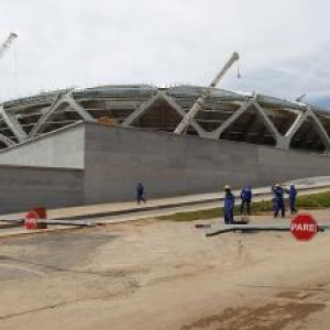 Worker dies after falling off Manaus Stadium roof