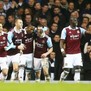 League Cup: West Ham find Spurs jugular, Man United reach semis