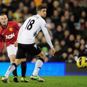 Rooney puts United 10 points clear, Chelsea lose