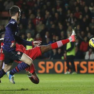 EPL Photos: Arsenal held, United march on